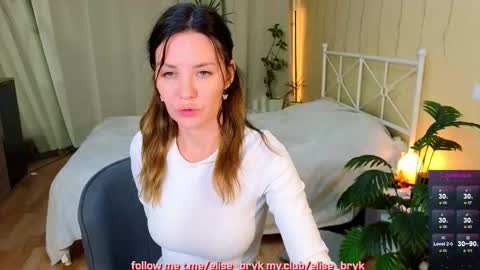 hiIm Elise    online show from 09-28-25, 09:09