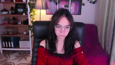 Elise online show from 10-06-25, 04:15