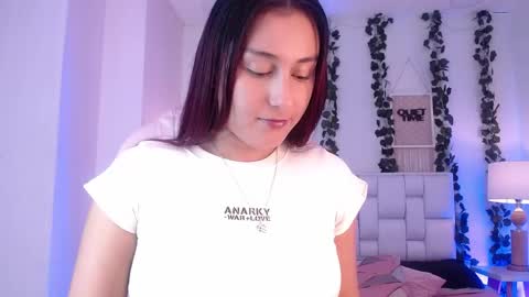 Snapshot of elisevalmont chatting on 04-15-26, 03:46 ELISE online show from 04-15-26, 03:46