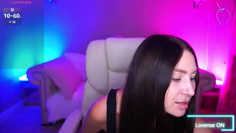 Snapshot of elisevelour chatting on 10-24-25, 12:45 elisevelour online show from 10-24-25, 12:45