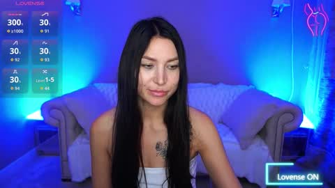 Snapshot of elisevelour chatting on 10-30-25, 03:35 elisevelour online show from 10-30-25, 03:35