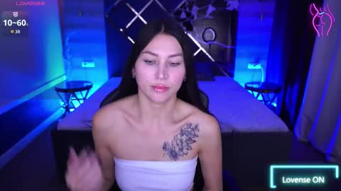 Snapshot of elisevelour chatting on 11-08-25, 02:06 elisevelour online show from 11-08-25, 02:06