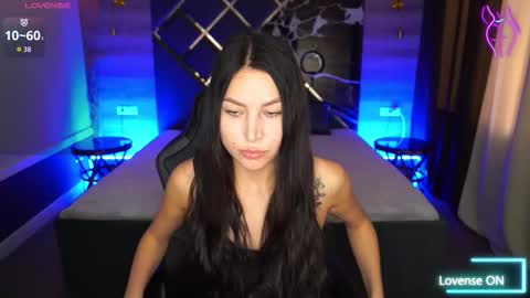 Snapshot of elisevelour chatting on 11-15-25, 01:51 elisevelour online show from 11-15-25, 01:51