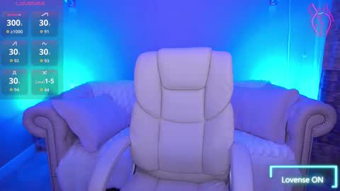 Snapshot of elisevelour chatting on 11-21-25, 02:05 elisevelour online show from 11-21-25, 02:05