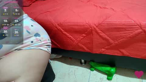 Snapshot of elisuarez_ chatting on 10-06-25, 04:10 Eliss online show from 10-06-25, 04:10