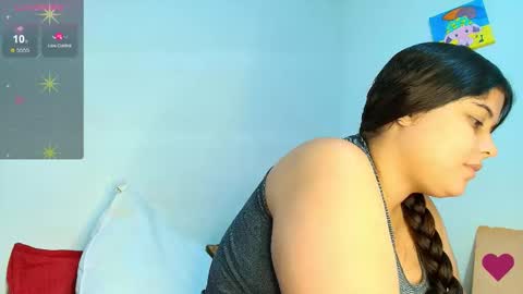 Snapshot of elisuarez_ chatting on 10-16-25, 05:19 Eliss online show from 10-16-25, 05:19