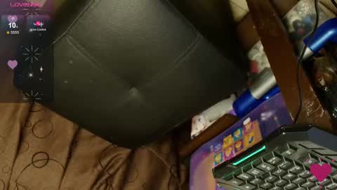 Snapshot of elisuarez_ chatting on 11-02-25, 06:16 Eliss online show from 11-02-25, 06:16