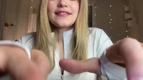 Snapshot of elixiirr chatting on 01-17-26, 04:54 Stephanie online show from 01-17-26, 04:54