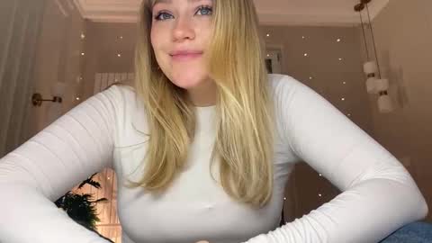 Snapshot of elixiirr chatting on 03-10-26, 11:10 Stephanie online show from 03-10-26, 11:10