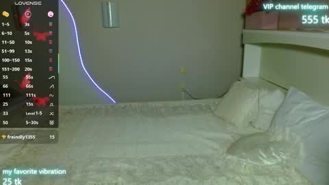 Snapshot of eliz_v_ta chatting on 10-01-25, 11:11 Eliz online show from 10-01-25, 11:11