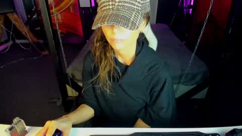 Elizabethangel online show from 01-19-25, 08:51