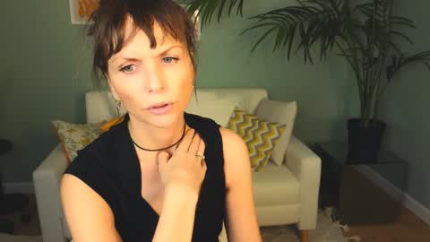 Elizabethangel online show from 01-20-25, 06:21