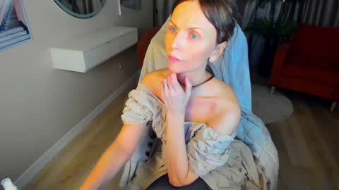 Elizabethangel online show from 02-07-25, 01:25