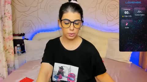 Snapshot of elizabetalee chatting on 10-17-25, 09:12 Eliza online show from 10-17-25, 09:12