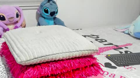 Snapshot of elizabeth_18_ chatting on 01-18-26, 03:43 ELIZA online show from 01-18-26, 03:43