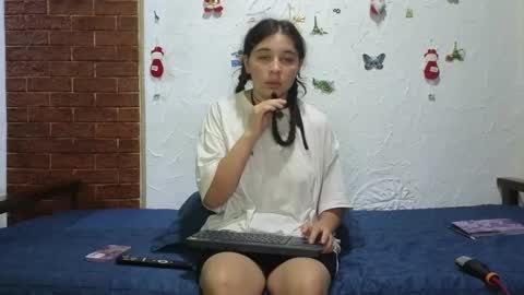 Snapshot of elizabeth_evanz chatting on 12-30-24, 04:20 elizabeth online show from 12-30-24, 04:20