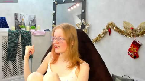 Snapshot of elizabeth_harpper chatting on 01-18-25, 11:32 Elizabeth online show from 01-18-25, 11:32