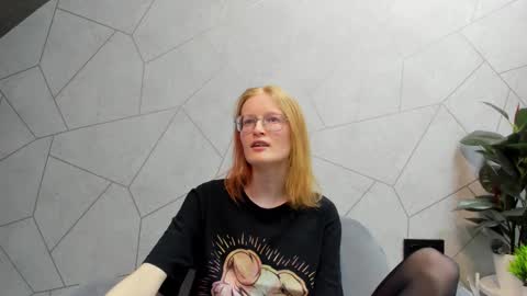 Elizabeth online show from 02-13-25, 08:27