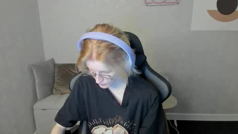 Elizabeth online show from 09-17-25, 01:18