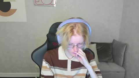 Snapshot of elizabeth_harpper chatting on 09-20-25, 01:28 Elizabeth online show from 09-20-25, 01:28