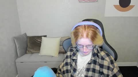 Elizabeth online show from 09-23-25, 01:52