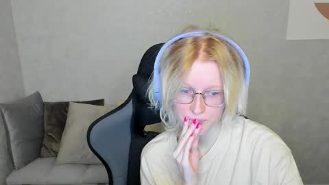 Elizabeth online show from 09-27-25, 01:21