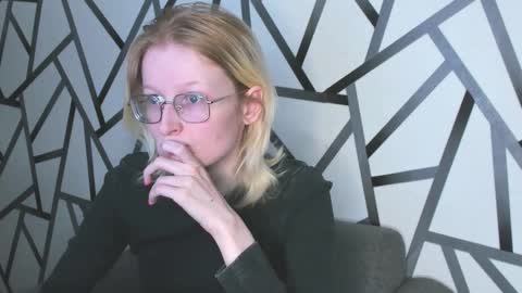 Snapshot of elizabeth_harpper chatting on 11-06-25, 01:39 Elizabeth online show from 11-06-25, 01:39