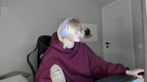 Snapshot of elizabeth_harpper chatting on 11-10-25, 01:15 Elizabeth online show from 11-10-25, 01:15