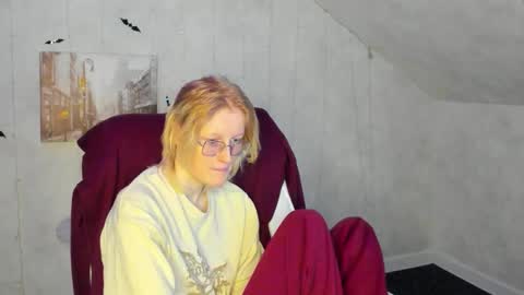 Snapshot of elizabeth_harpper chatting on 11-19-25, 01:49 Elizabeth online show from 11-19-25, 01:49