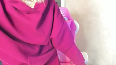 Snapshot of elizabeth_harpper chatting on 12-01-25, 12:59 Elizabeth online show from 12-01-25, 12:59