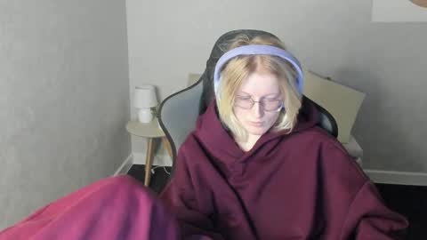 Snapshot of elizabeth_harpper chatting on 12-02-25, 01:00 Elizabeth online show from 12-02-25, 01:00