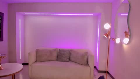 Snapshot of elizabethbennett_ chatting on 10-19-25, 05:46 Call me Eli online show from 10-19-25, 05:46