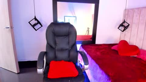 Lucia Vonne online show from 11-26-25, 01:12