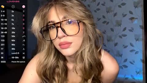 Snapshot of elizabethrabin chatting on 02-04-26, 05:08 Mia online show from 02-04-26, 05:08