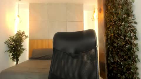   online show from 11-11-25, 02:17