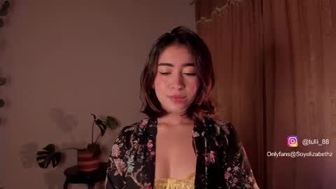 Snapshot of elizabethz chatting on 10-12-25, 11:37 Tuli online show from 10-12-25, 11:37