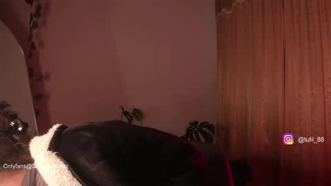 Snapshot of elizabethz chatting on 10-16-25, 02:01 Tuli online show from 10-16-25, 02:01