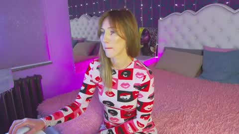 Snapshot of elizamayers chatting on 02-01-25, 01:34 Linda online show from 02-01-25, 01:34