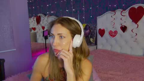 Snapshot of elizamayers chatting on 02-15-25, 03:42 Linda online show from 02-15-25, 03:42