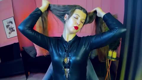 Eliza online show from 10-09-25, 01:20