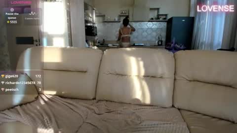 Eliz                               online show from 01-31-25, 01:34