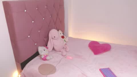 Ella  online show from 01-09-26, 07:22