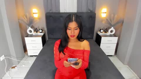 Snapshot of ella______ chatting on 12-04-24, 06:22 Ella online show from 12-04-24, 06:22