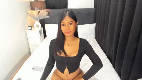 Snapshot of ella______ chatting on 01-19-25, 03:21 Ella online show from 01-19-25, 03:21