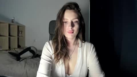Snapshot of ella___bell chatting on 02-24-25, 09:32 ella___bell online show from 02-24-25, 09:32