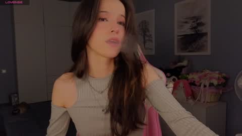 Snapshot of ella_hayes chatting on 01-12-25, 12:39 Ella NEXT STREAM 1TH DECEMBER 1200 - 0800 AM AT MOSCOW TIME online show from 01-12-25, 12:39