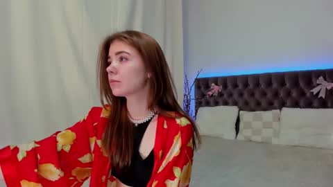 Ella Mayers online show from 02-10-25, 04:41