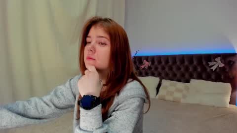 Ella Mayers online show from 02-13-25, 09:49