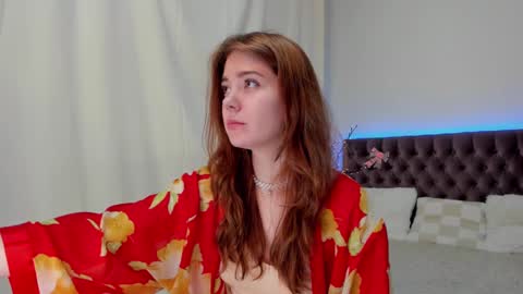 Ella Mayers online show from 02-16-25, 03:04