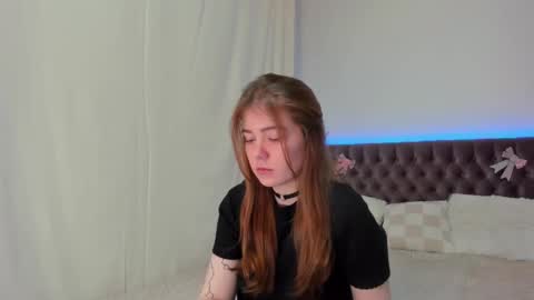 Ella Mayers online show from 03-08-25, 01:06